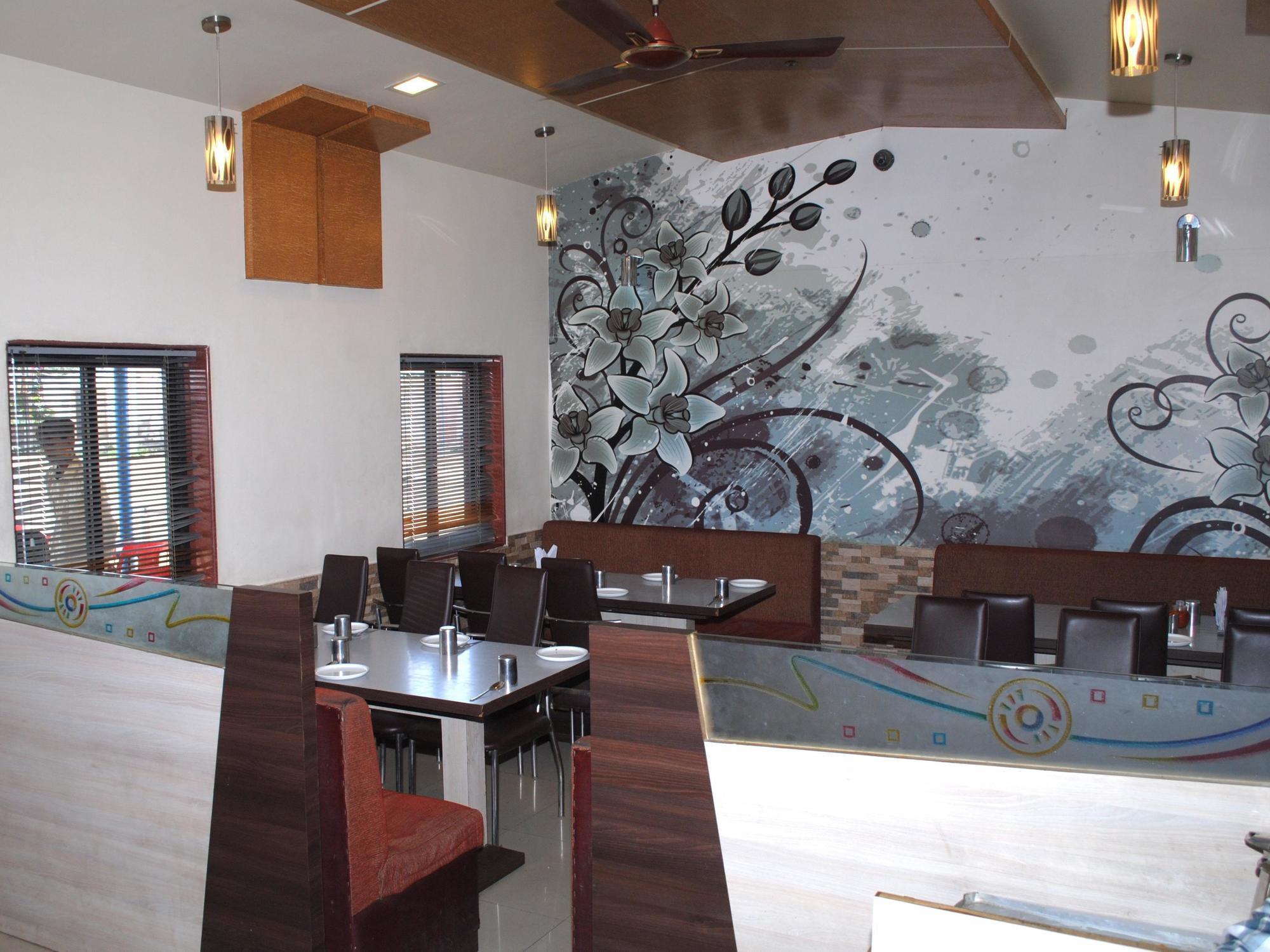 Hotel Oyo 14943 Shubh Suvidha à Somnāth Extérieur photo