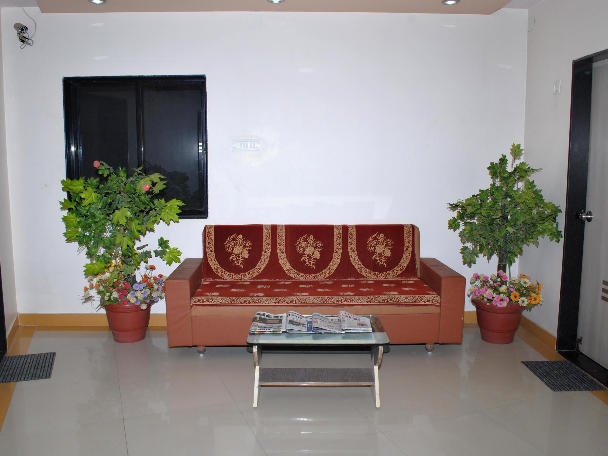 Hotel Oyo 14943 Shubh Suvidha à Somnāth Extérieur photo