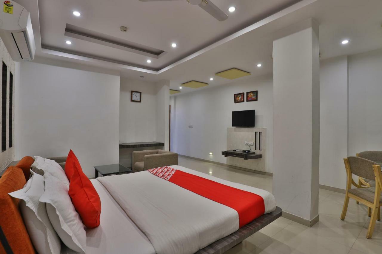 Hotel Oyo 14943 Shubh Suvidha à Somnāth Extérieur photo