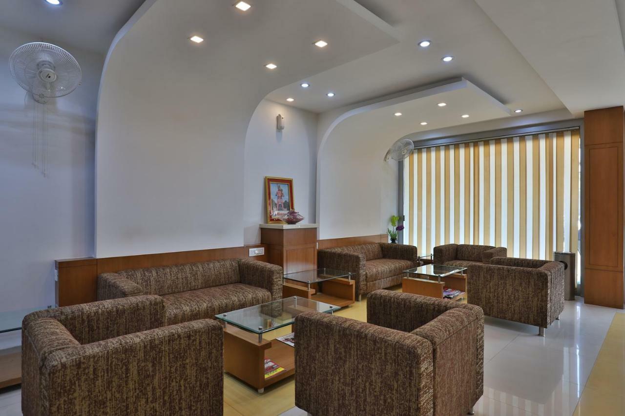 Hotel Oyo 14943 Shubh Suvidha à Somnāth Extérieur photo