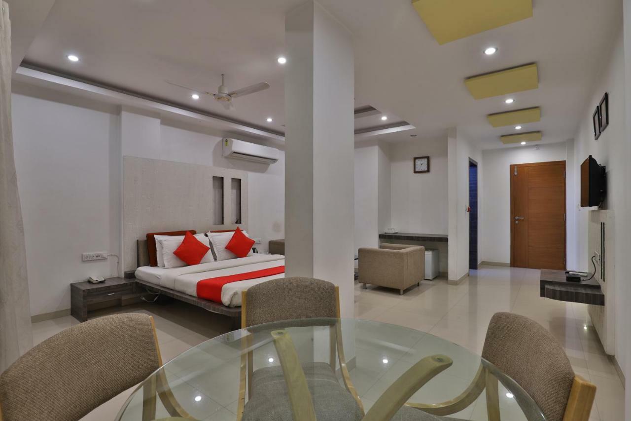 Hotel Oyo 14943 Shubh Suvidha à Somnāth Extérieur photo