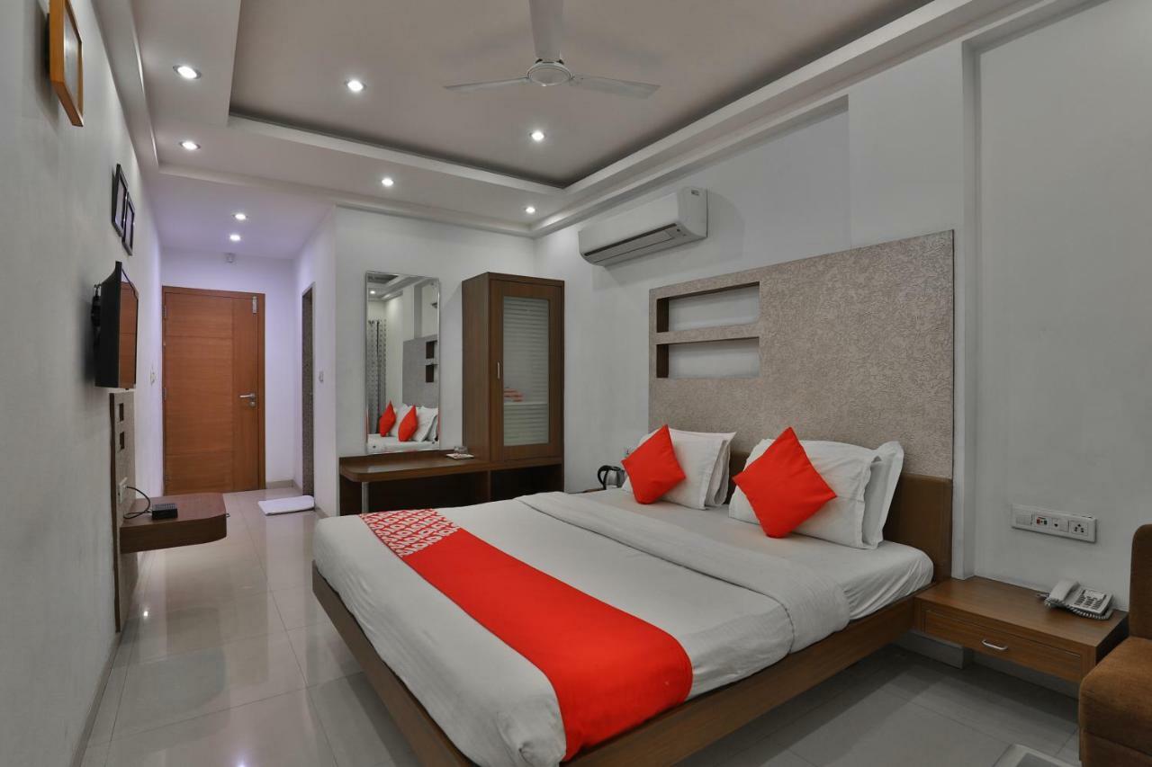 Hotel Oyo 14943 Shubh Suvidha à Somnāth Extérieur photo