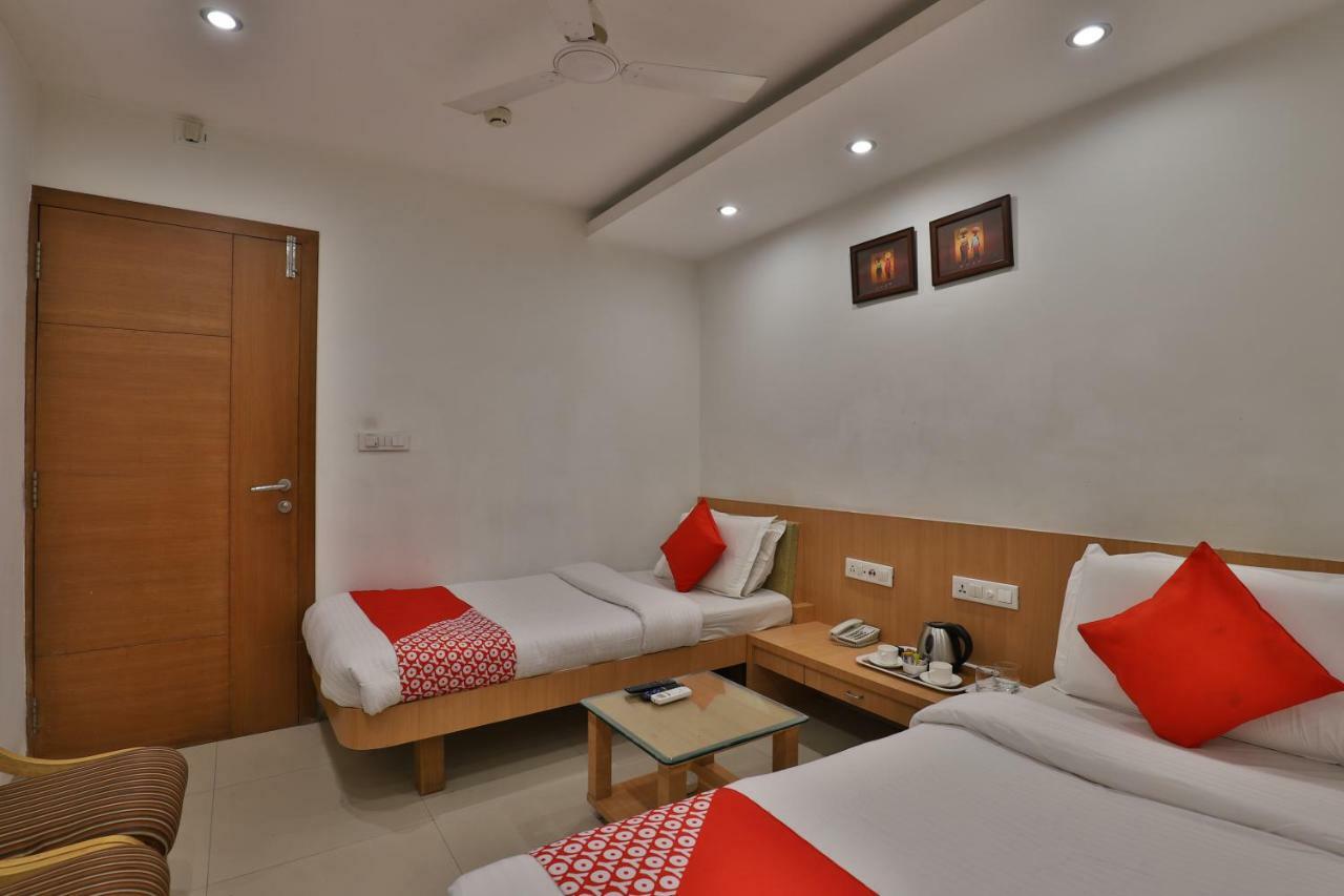 Hotel Oyo 14943 Shubh Suvidha à Somnāth Extérieur photo